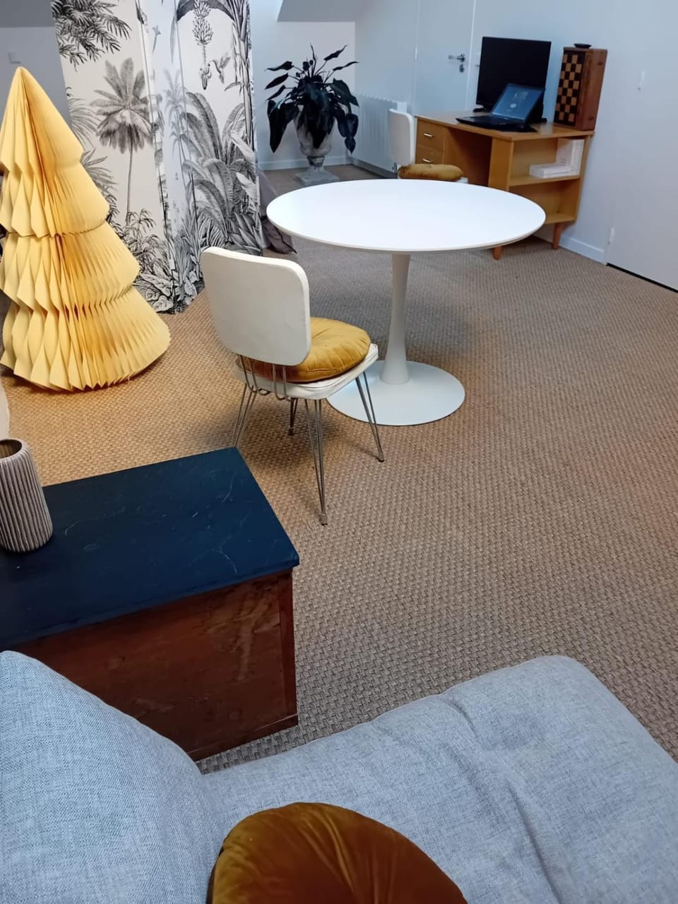 Tiny, bright architect-designed loft, king size Apartment in Saumur