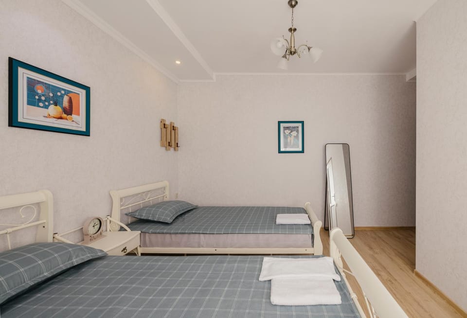 Bed, Photo of the whole room, Bedroom, towels