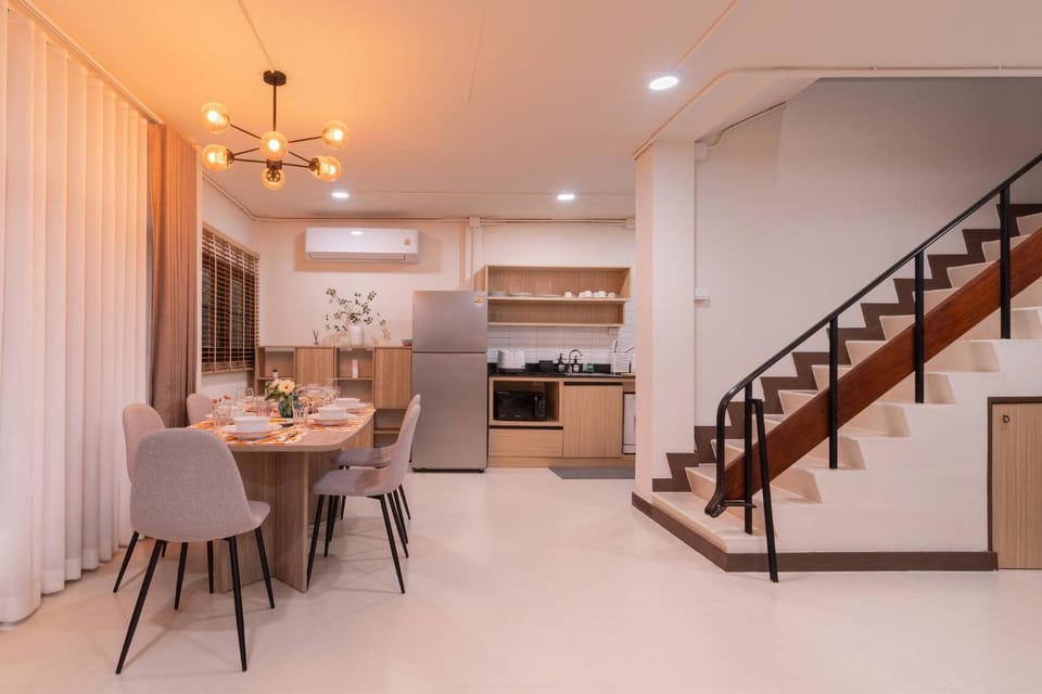 Dining area, Meals, Family