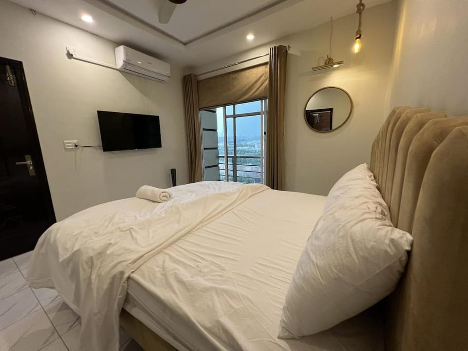 1 BHK Apt with Balcony and Stunning Sunrise Views Apartment in Islamabad