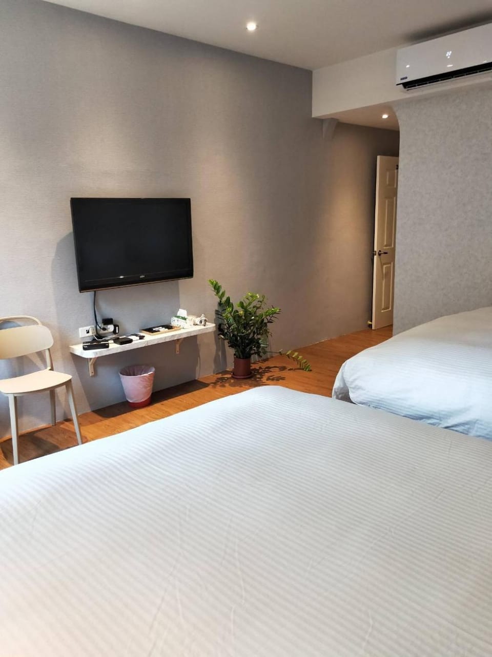 Light Blue Hostel Capsule hotel in Hengchun Township