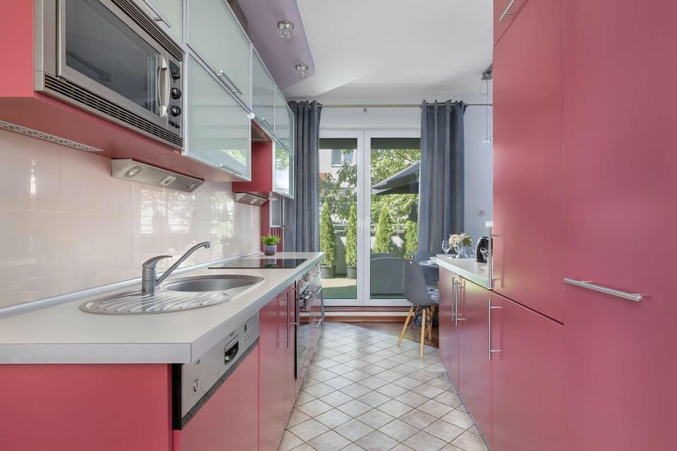 Kitchen or kitchenette, Dining area, stove