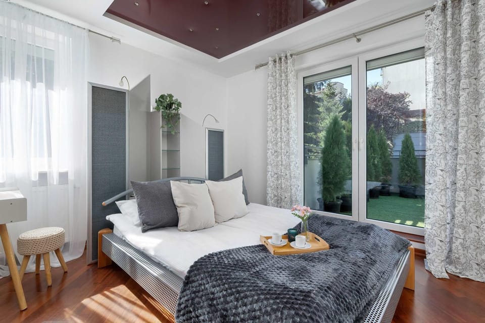 Bed, Photo of the whole room, Seating area, Bedroom, towels