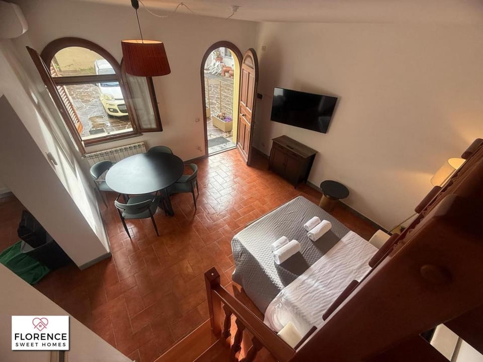 Bed, Dining area, Lunch