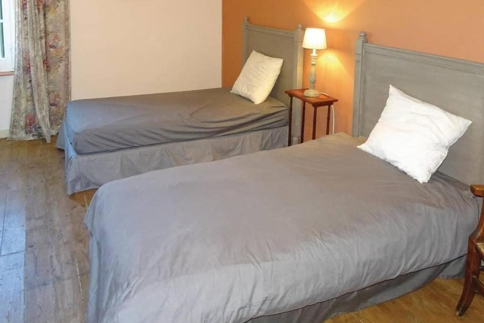 Lagrasse Romantic house, enclosed garden, pool House in Occitanie