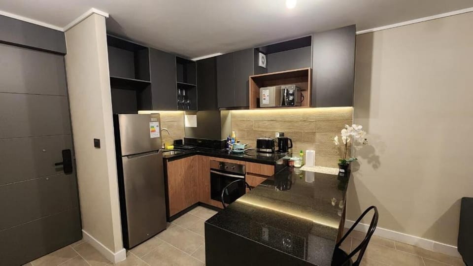 Departamento moderno, nuevo, 1D1B, inmejorable ubicación, con estacionamiento Apartment in Los Ángeles