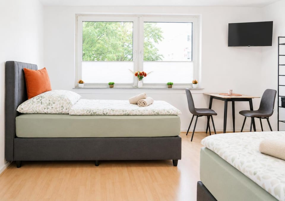 Communal lounge/ TV room, Bed, TV and multimedia, Photo of the whole room, Seating area, Dining area, Bedroom, Garden view, heating, heating, internet, internet, towels, towels, wardrobe