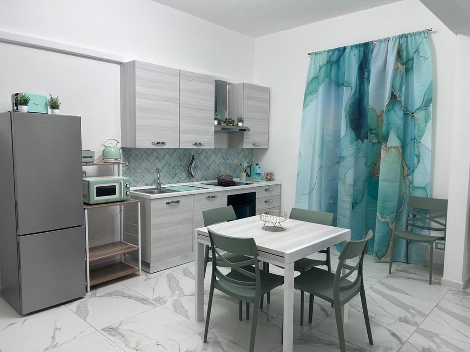 TV and multimedia, Kitchen or kitchenette, Dining area, Quiet street view, microwave, oven, stove, toaster