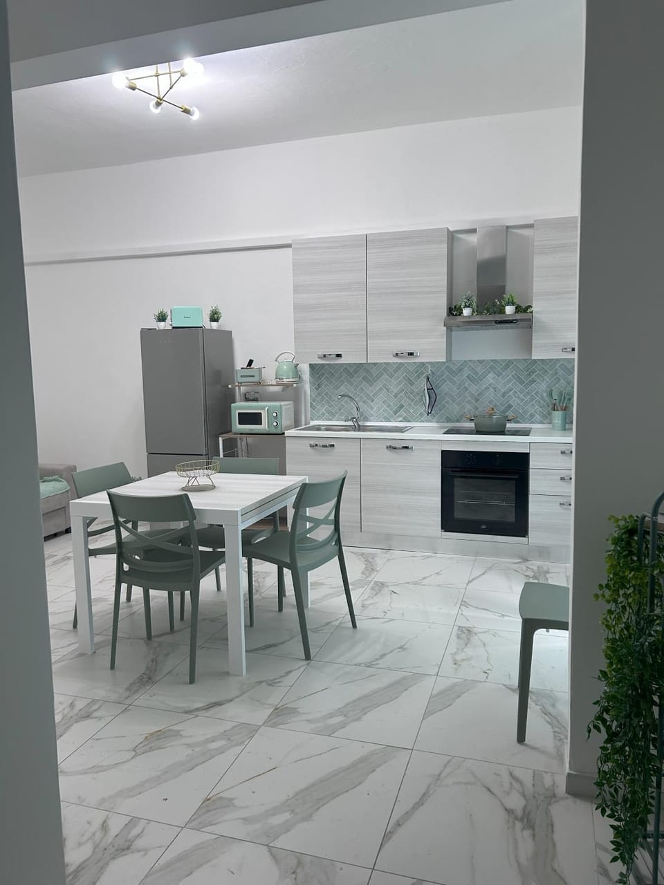 Kitchen or kitchenette, Dining area, oven, stove