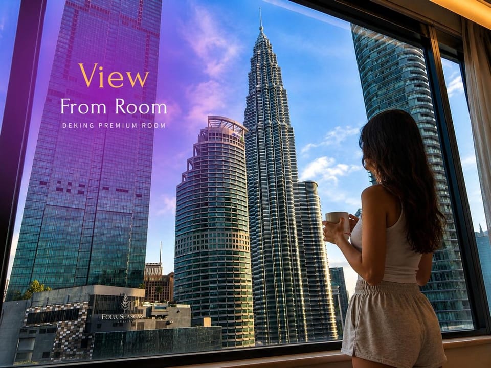 Text overlay, City view
