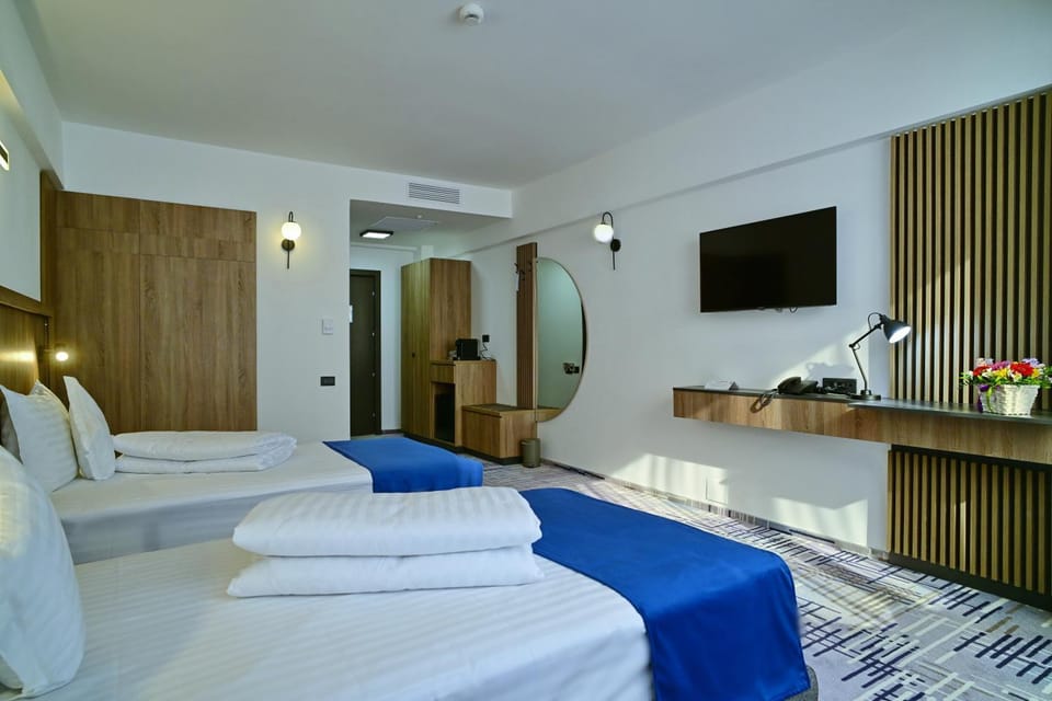 Bed, Photo of the whole room, towels