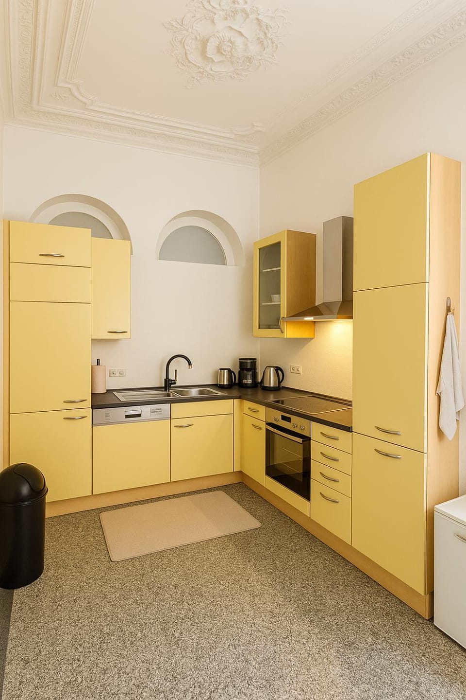 Kitchen or kitchenette, dishwasher, oven, pet friendly, stove, toaster