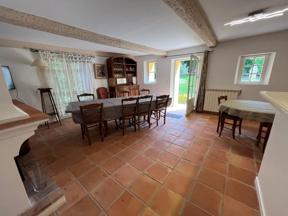 Villa Les Chênes avec piscine dans un domaine viticole 5 suites 11 pers Villa in French Riviera