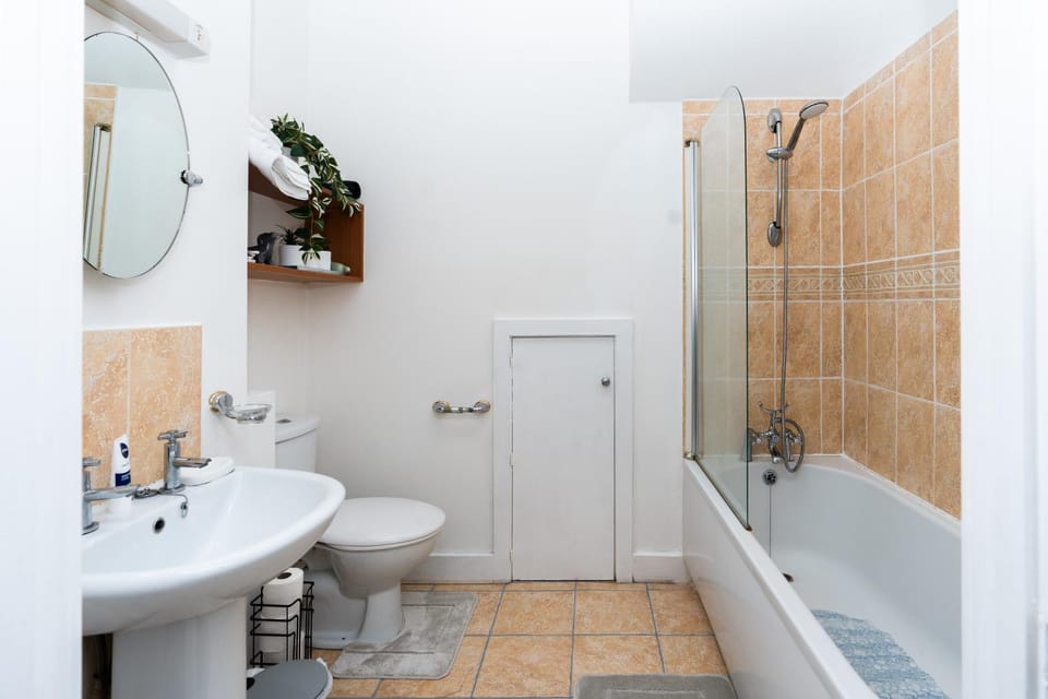 Shower, Toilet, Bathroom, Bath