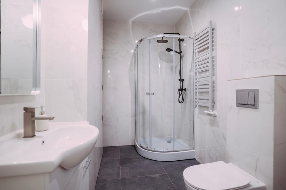 Shower, Toilet, Bathroom, towels