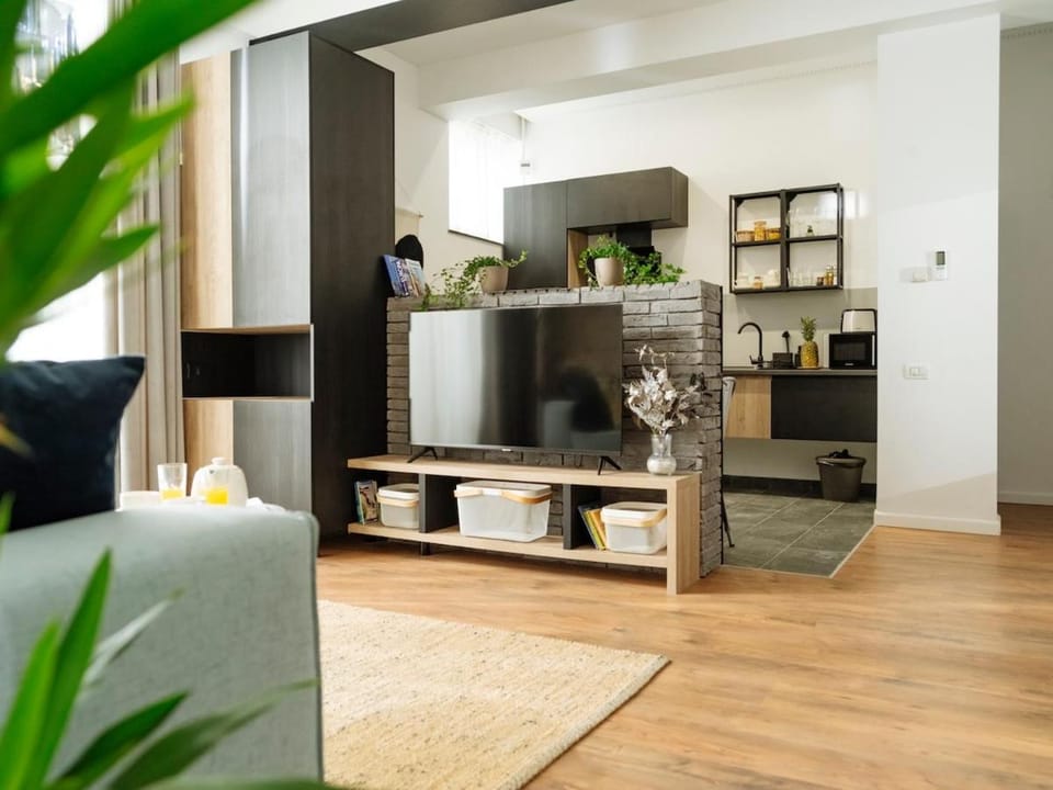 Central 19 Apartment - Private Terrace & Parking Apartment in Bucharest