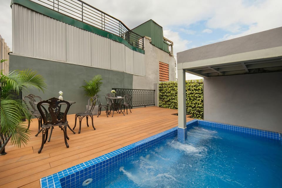 Pool view, Swimming pool