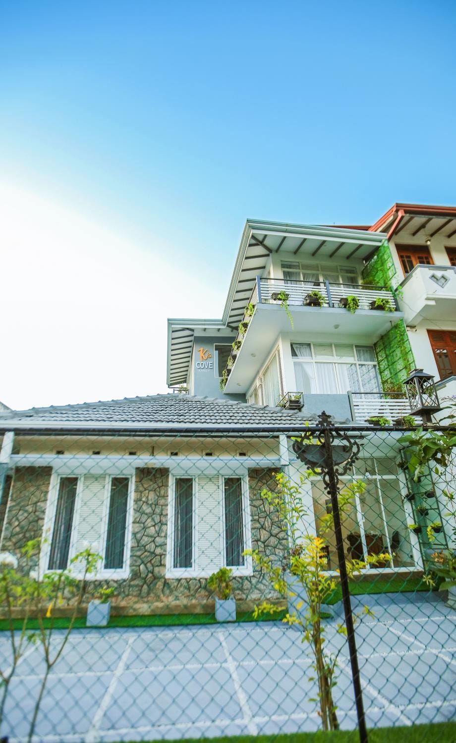 Property building, Day