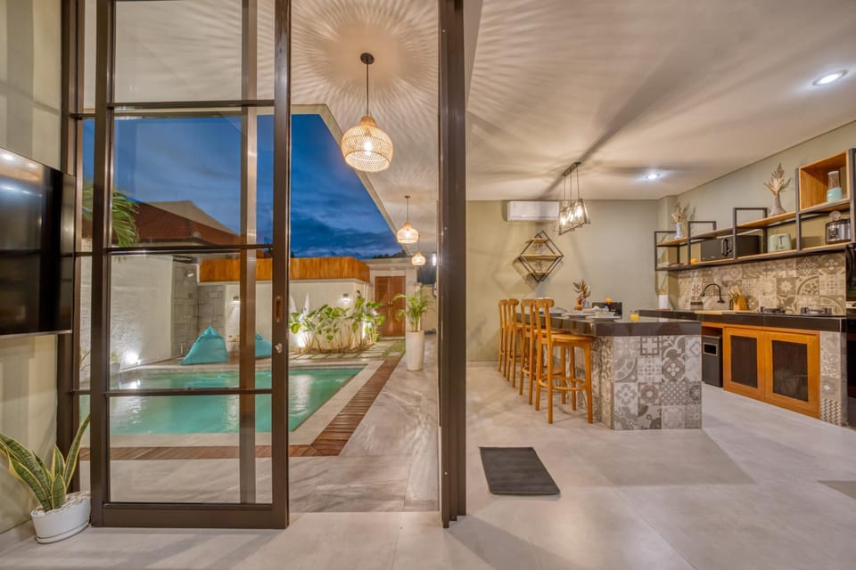 Kitchen or kitchenette, Pool view