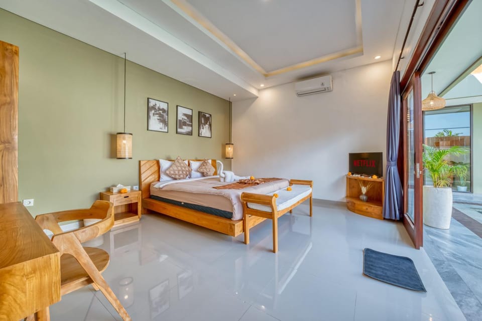 Photo of the whole room, Bedroom