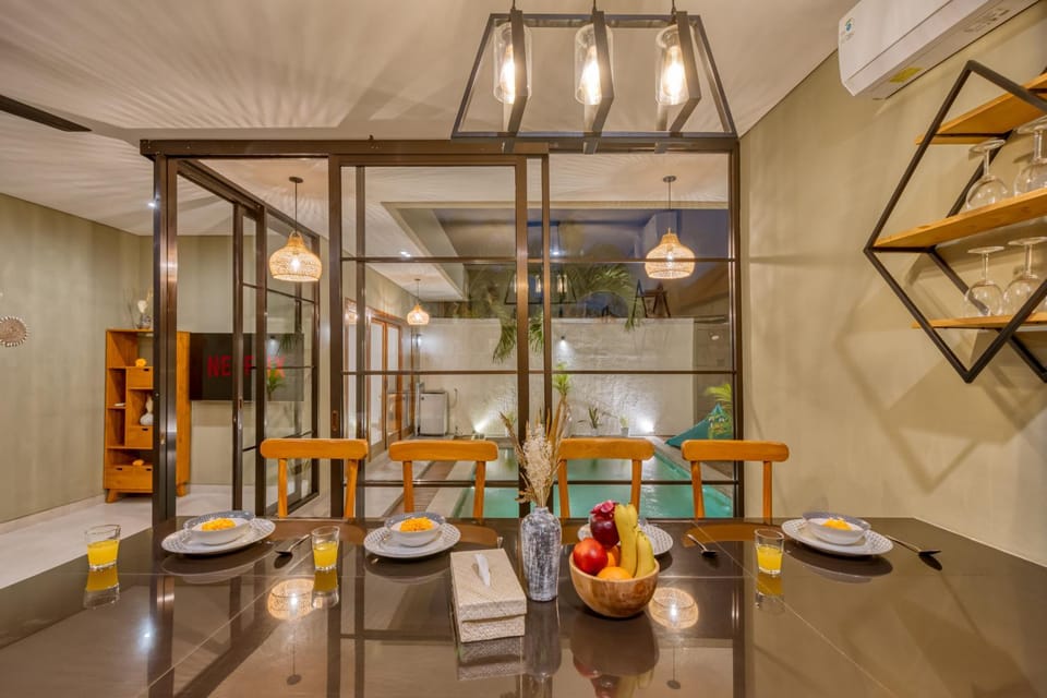 Seating area, Dining area