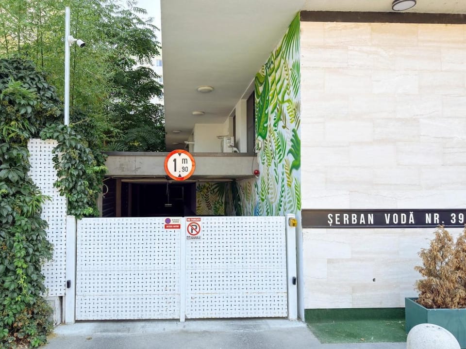 Central 21 Apartment - New Building & Parking Apartment in Bucharest