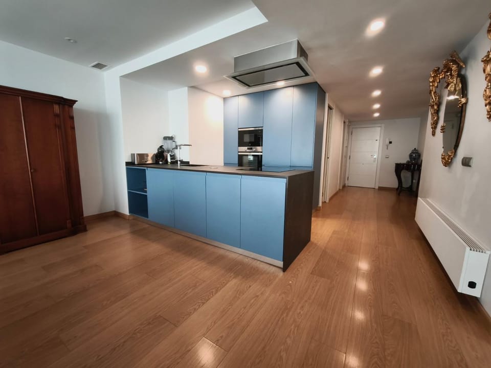 Kitchen or kitchenette, oven