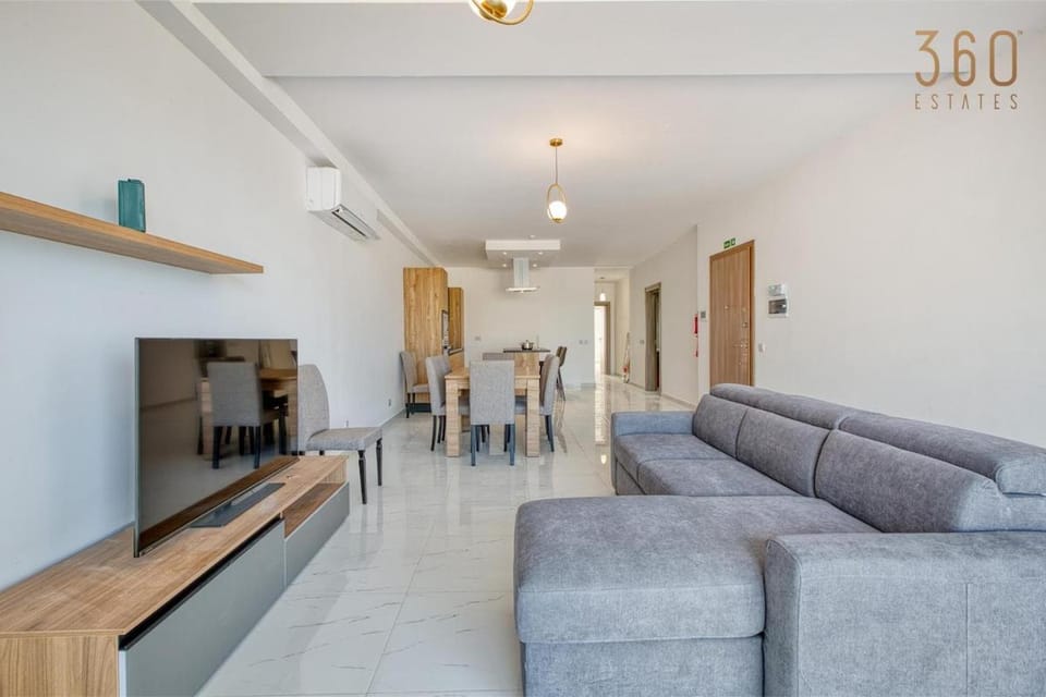 Communal lounge/ TV room, TV and multimedia, Kitchen or kitchenette, Living room, Seating area, Dining area