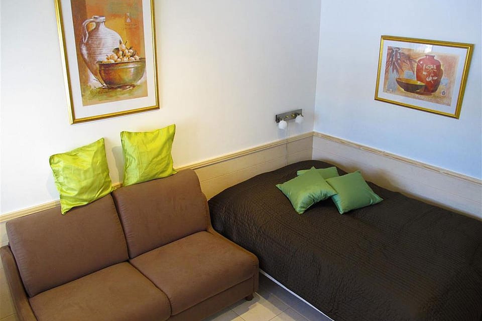 Bed, Living room, Seating area