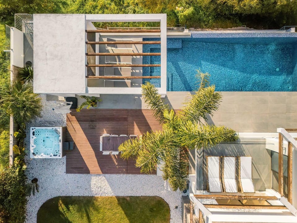 Villa El Paraiso Cinema Gym Pool Lounge Parking Villa in Costa del Sol