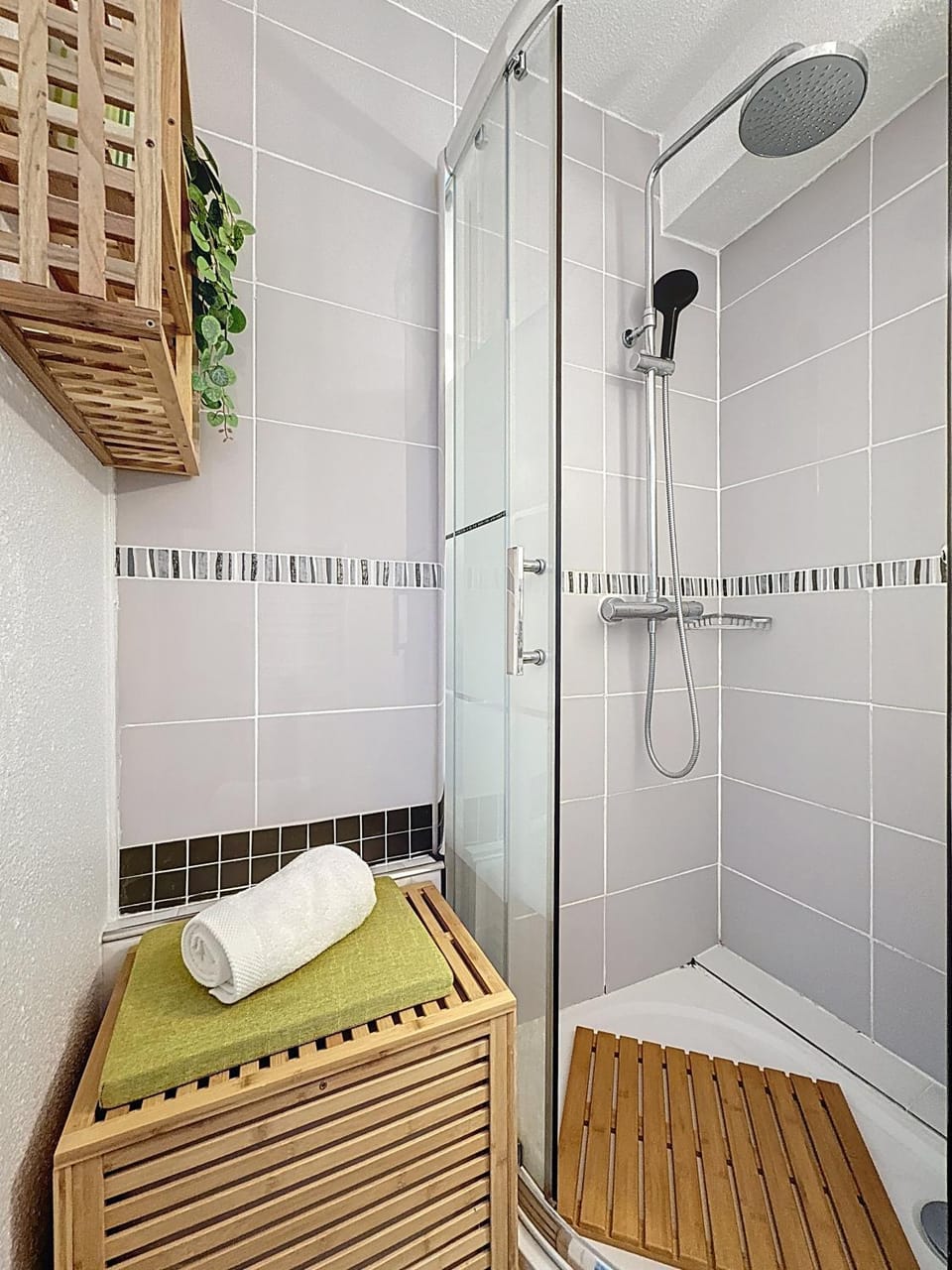 Shower, Bathroom, towels