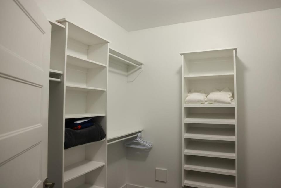 Spacious Walkout Garden-Level Luxe Kitchen Apartment in Halifax