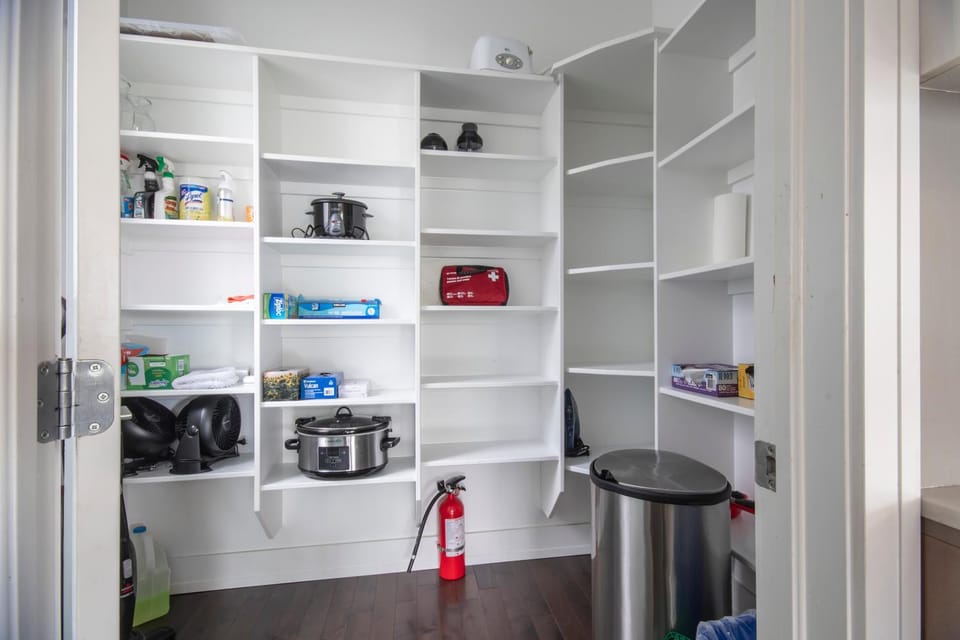 Spacious Walkout Garden-Level Luxe Kitchen Apartment in Halifax