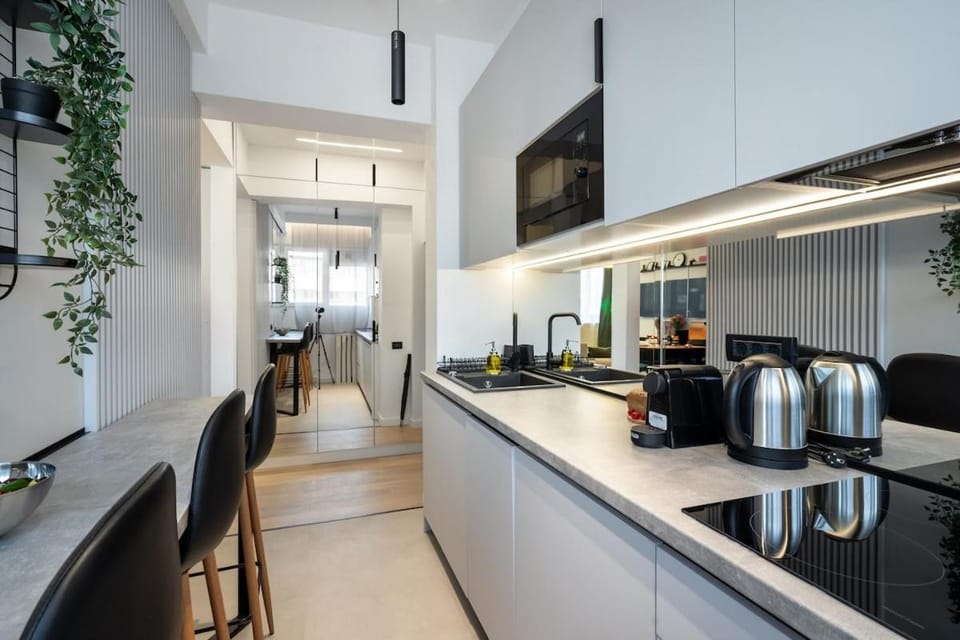 City - Center 1BR with Private Balcony Apartment in Bucharest
