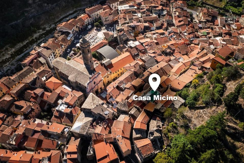 Day, Bird's eye view, Location