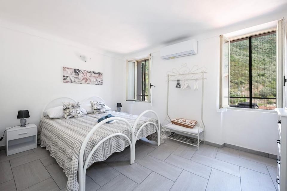 Bed, Photo of the whole room, Bedroom, towels, air conditioner