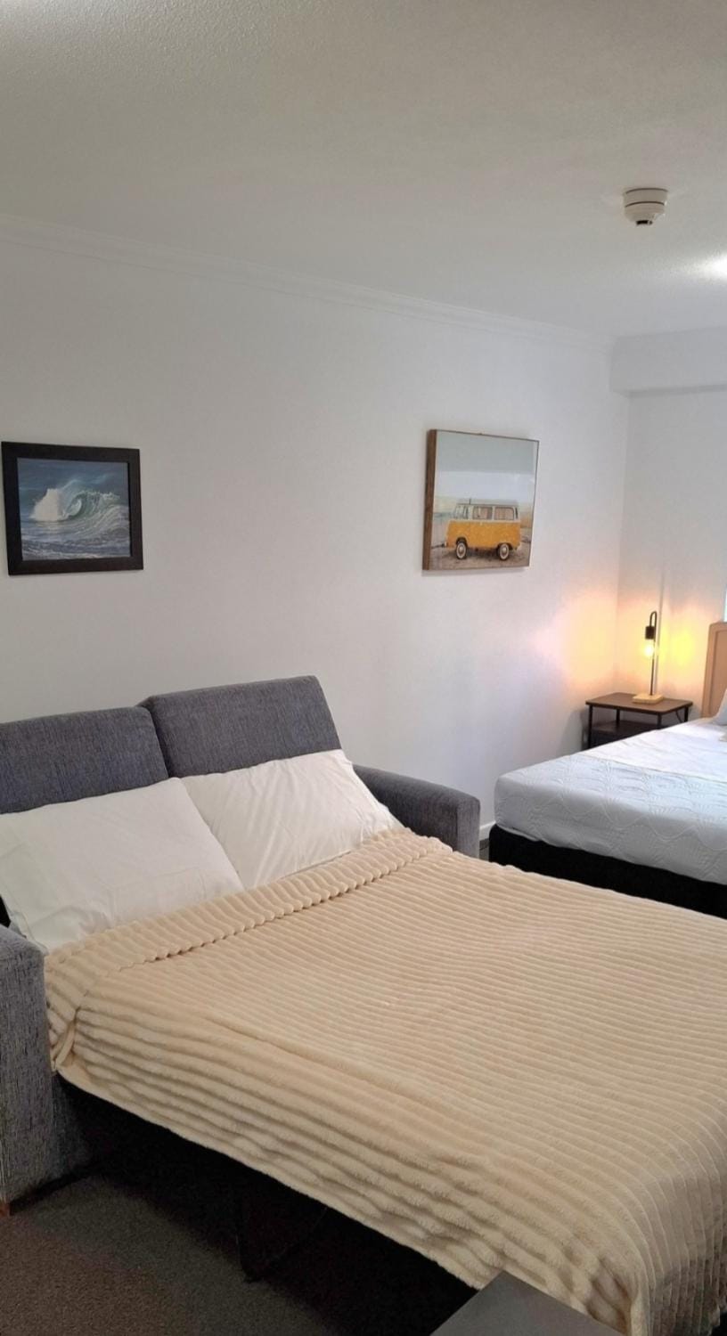 Surfers Paradise on a Budget, Pool, Spa and Sauna Included! Apartment in Surfers Paradise