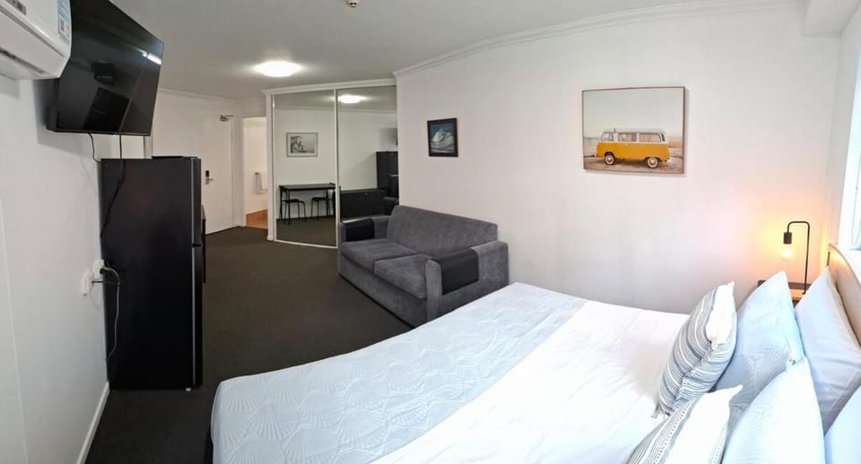 Surfers Paradise on a Budget, Pool, Spa and Sauna Included! Apartment in Surfers Paradise