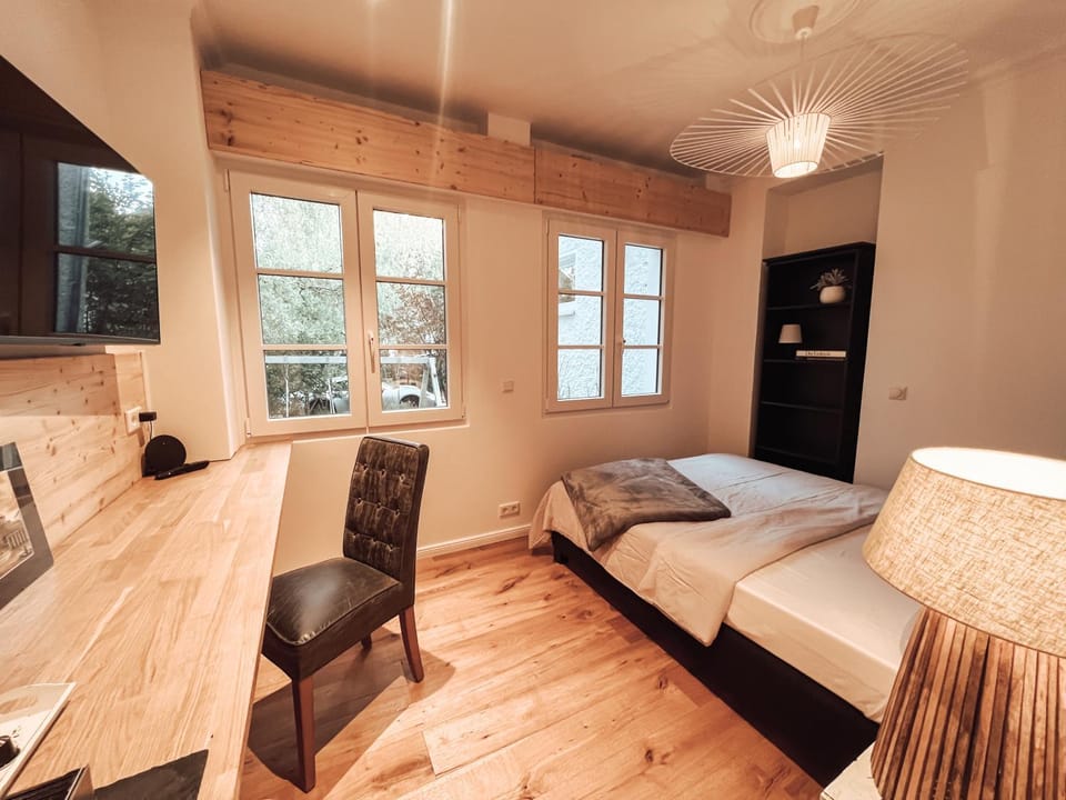 Photo of the whole room, Bedroom