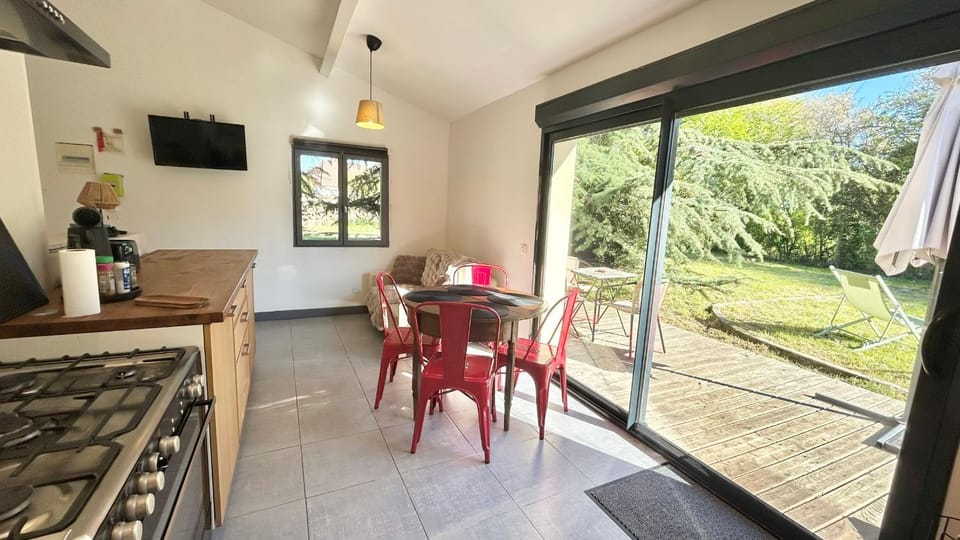 Patio, Garden, View (from property/room), Balcony/Terrace, Kitchen or kitchenette, Living room, Dining area, Evening entertainment, Garden view, pet friendly