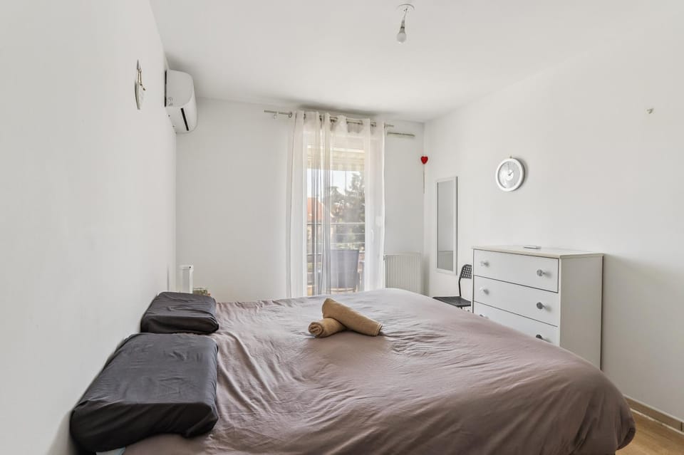 Bed, Photo of the whole room, Bedroom, wardrobe