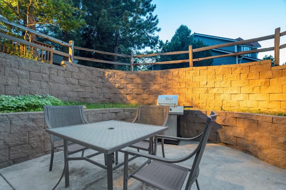 Lower Level - Mountain-View Retreat House in Colorado Springs