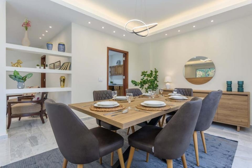 Living room, Dining area