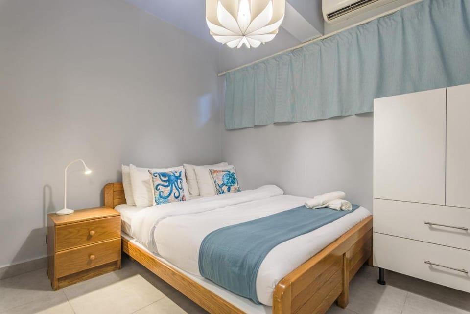 Bed, Bedroom, towels, wardrobe, air conditioner