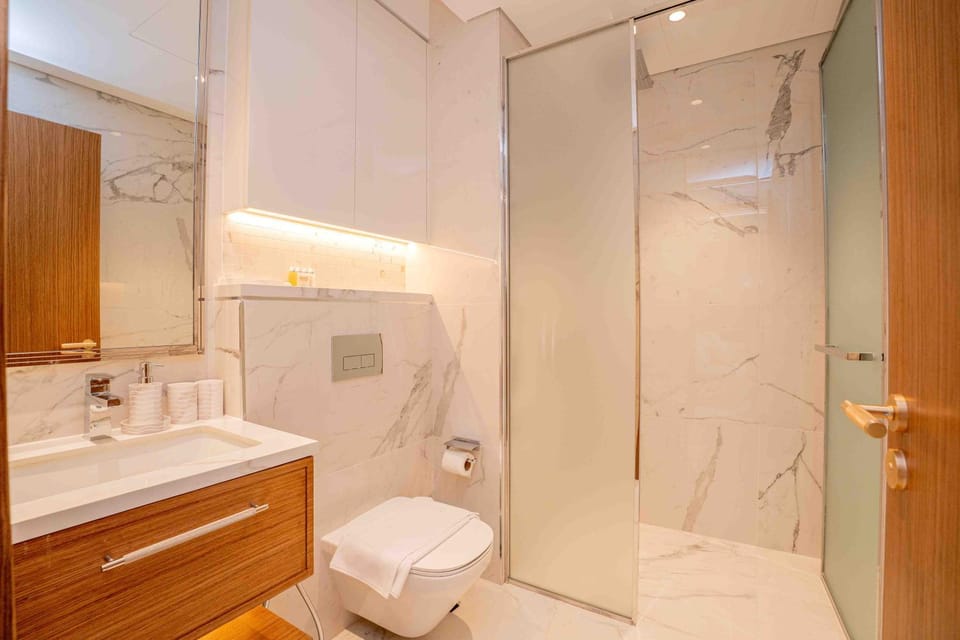 Shower, Toilet, Bathroom, bidet, towels
