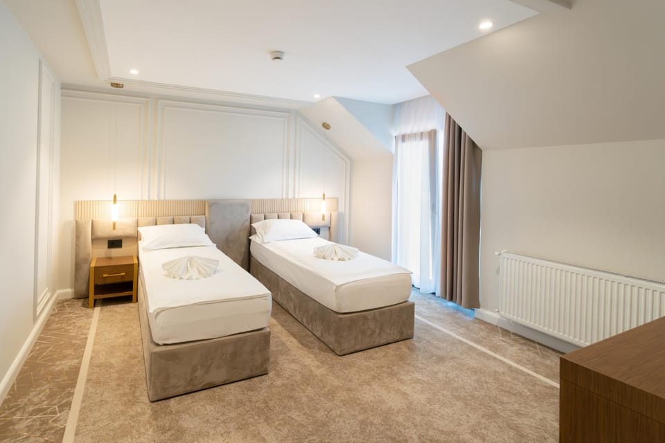 Royal Rooms by J'adore Hotel in Timiș County
