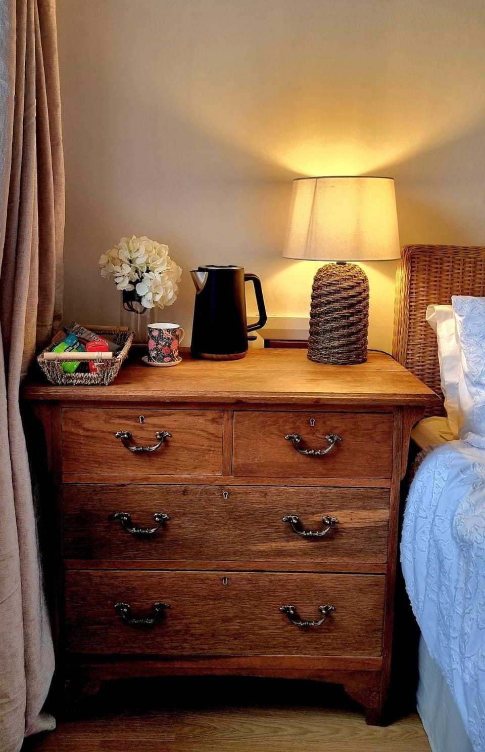 Coffee/tea facilities, Bedroom, Drinks, storage