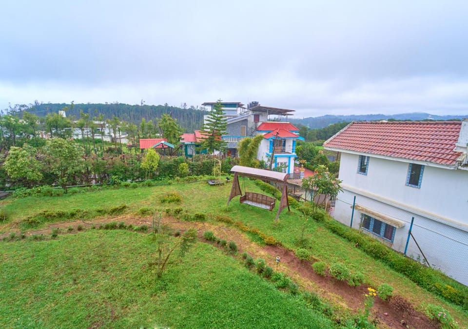 Property building, Day, Natural landscape, Garden, Garden view