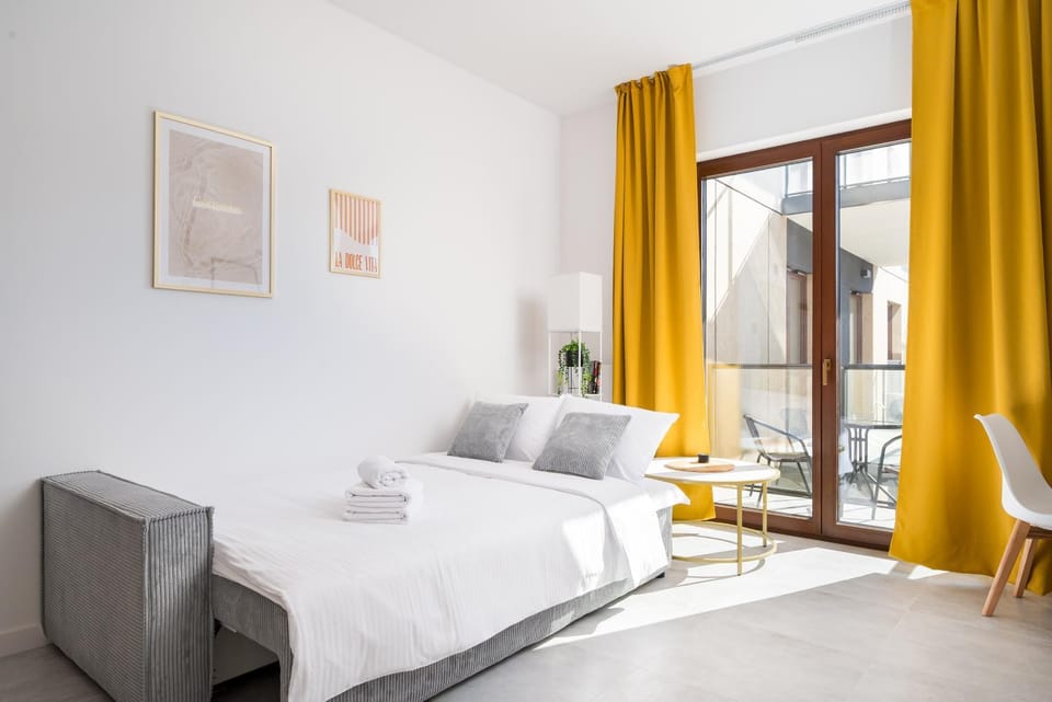 Bed, Living room, Photo of the whole room, Seating area, Bedroom, towels