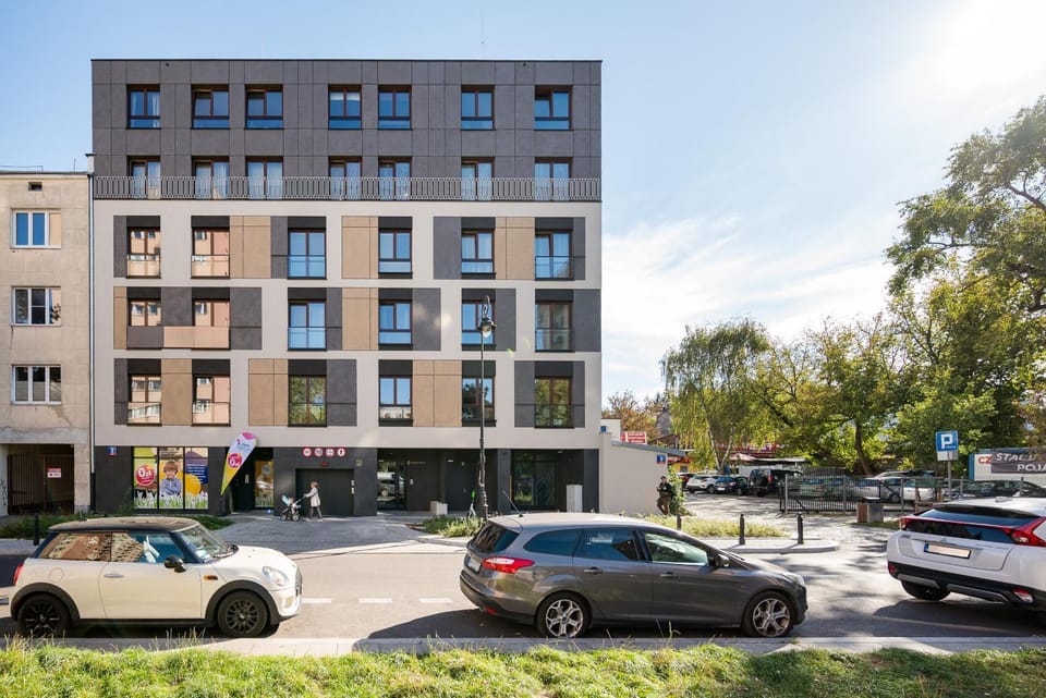Property building, Neighbourhood, Location